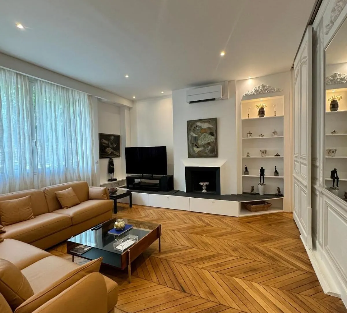 Luxurious 2 Bedroom Apartment, Located In Avenue George V 巴黎