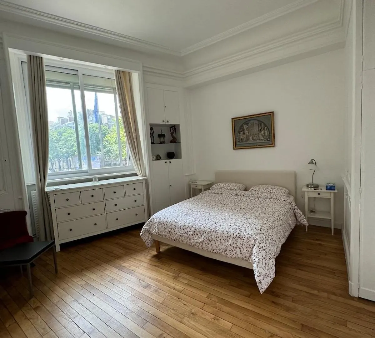 Luxurious 2 Bedroom Apartment, Located In Avenue George V Párizs Franciaország