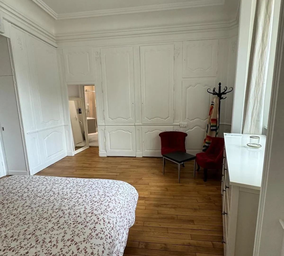 Luxurious 2 Bedroom Apartment, Located In Avenue George V Paříž Francie