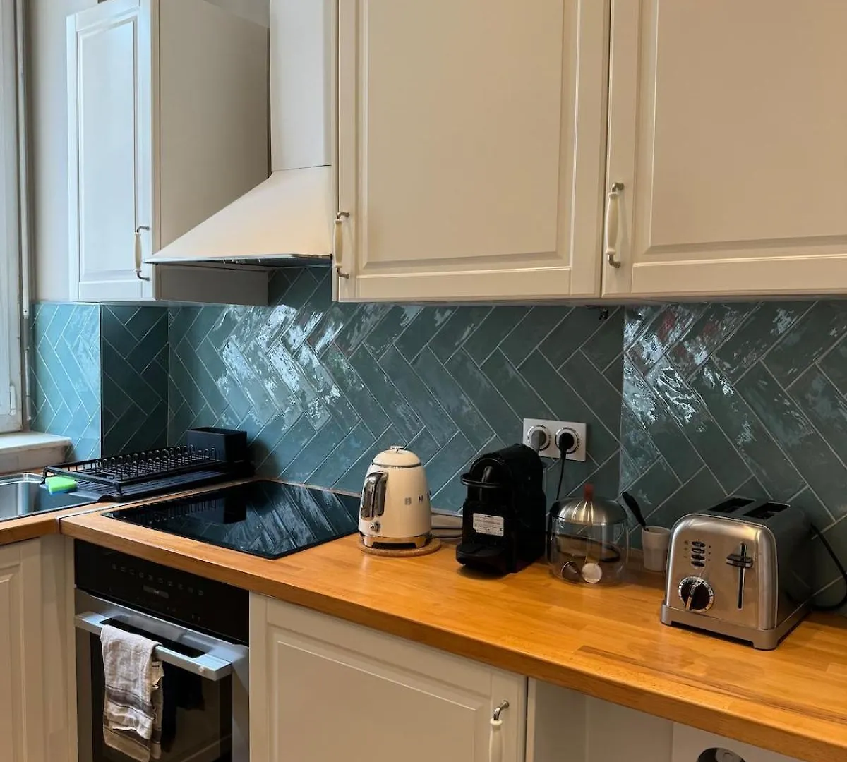 Luxurious 2 Bedroom Apartment, Located In Avenue George V Париж Апартаменты